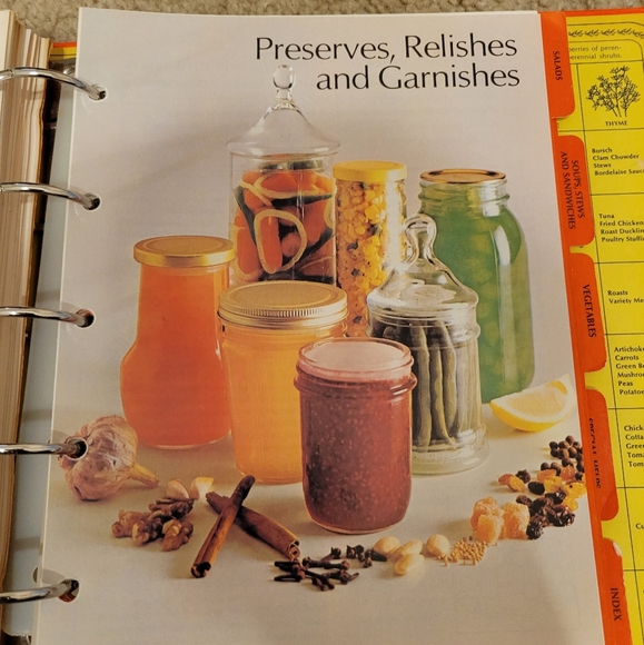 VINTAGE Betty Crocker Cookbook Binder (1974) - Picture 7 of 16